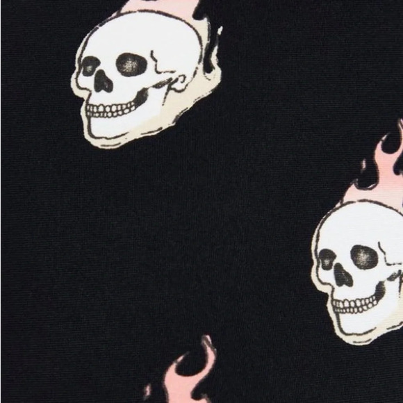 Torrid Performance Core Mesh Side Inset Active Legging Skulls Fire Plus Size 1X - Picture 5 of 8